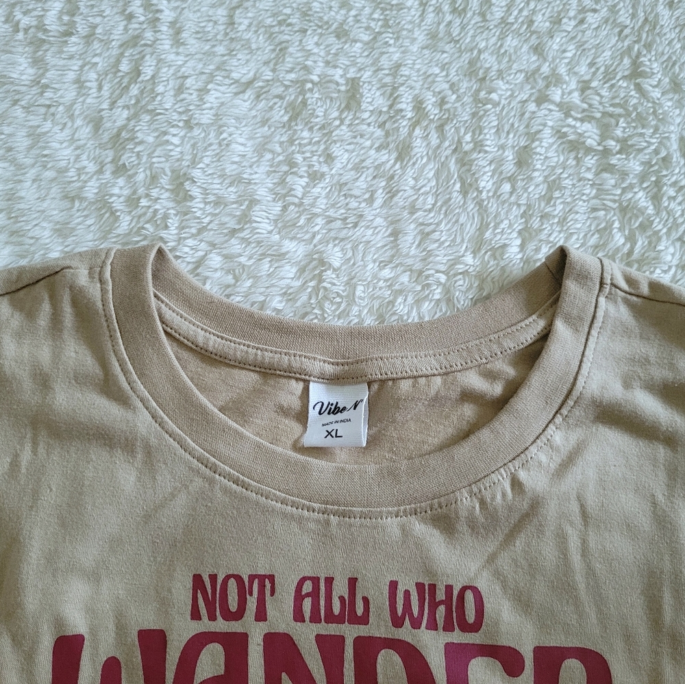 Vibe N' "Not All Who Wander Are Lost" Graphic Tee - NWT - Picture 4 of 15